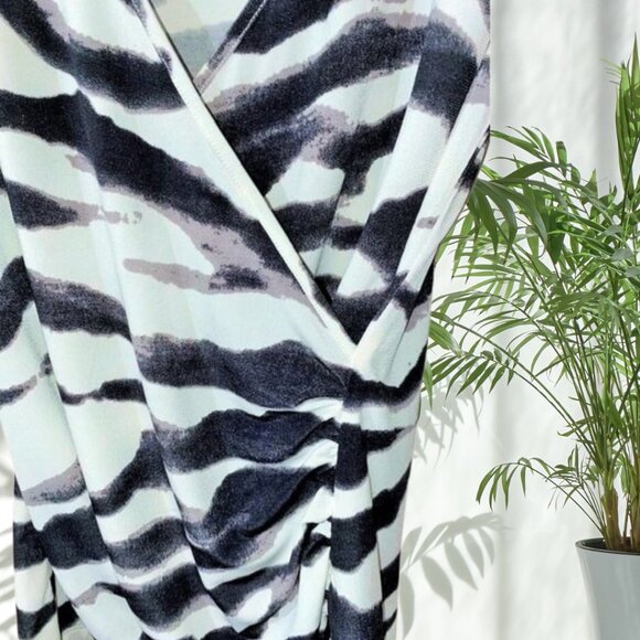 Boston Proper Animal Print Cold Shoulder Wrap Blouse XS Plunge V-Neck - Picture 4 of 10